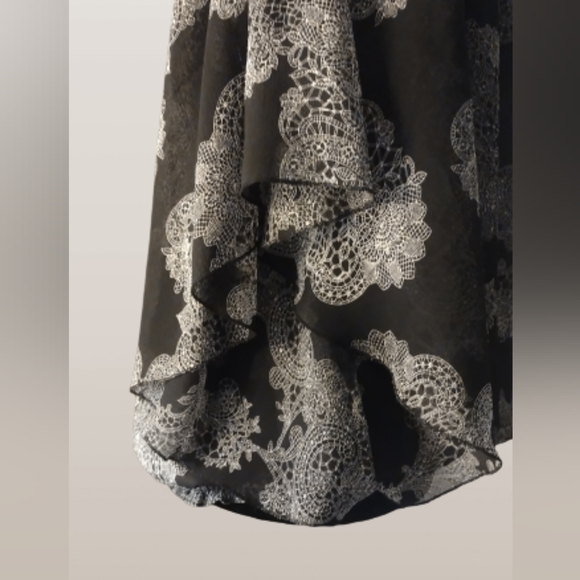 Black and white floral blouse - Picture 4 of 6